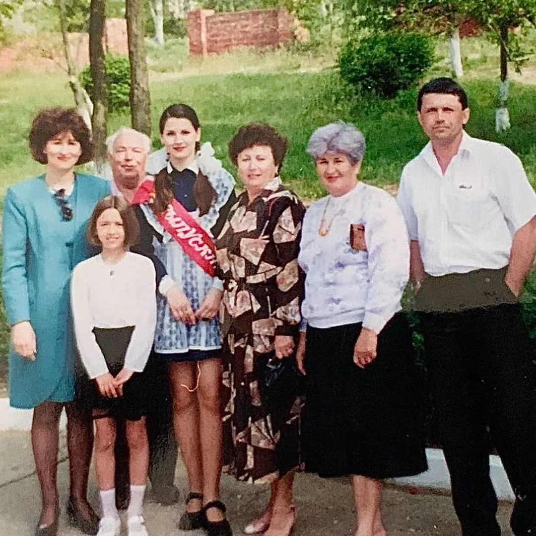 Єфросиніна разом з родиною на випускному