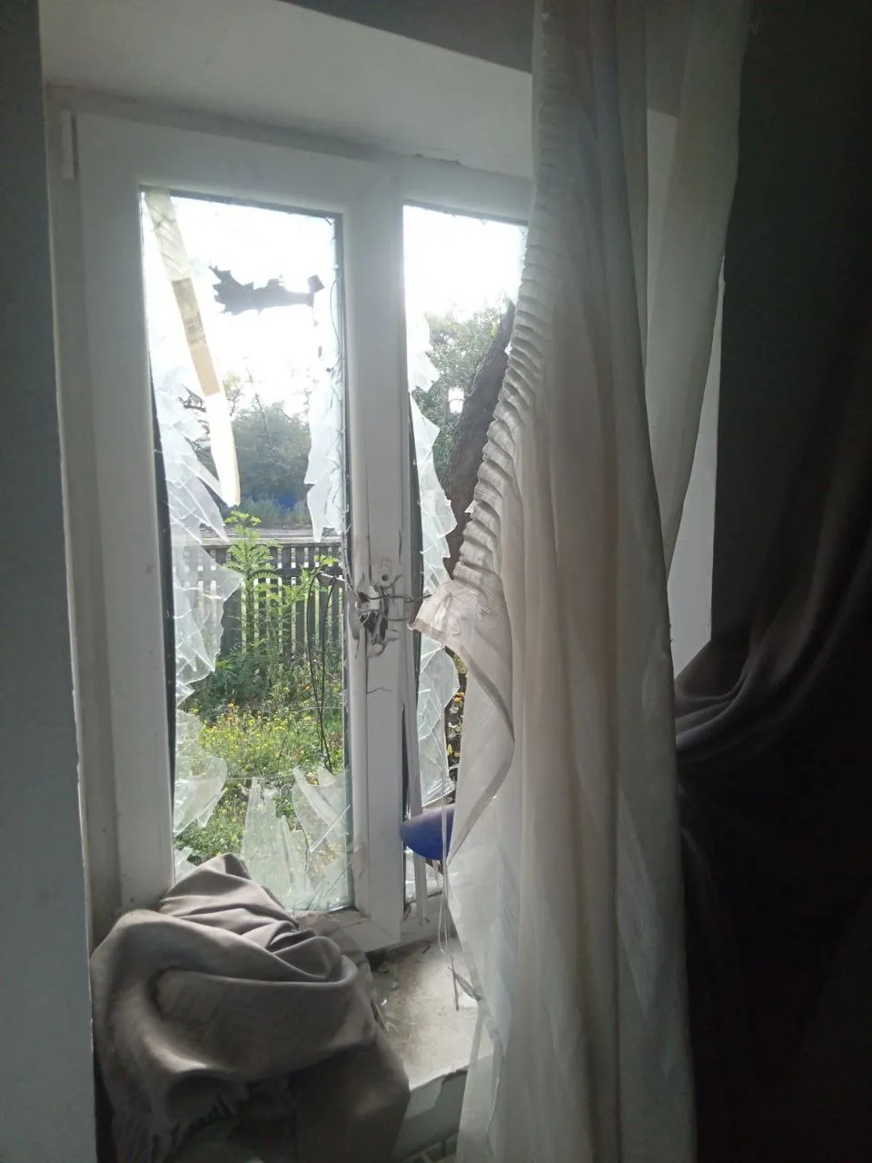 Выбитые окна в Мариуполе