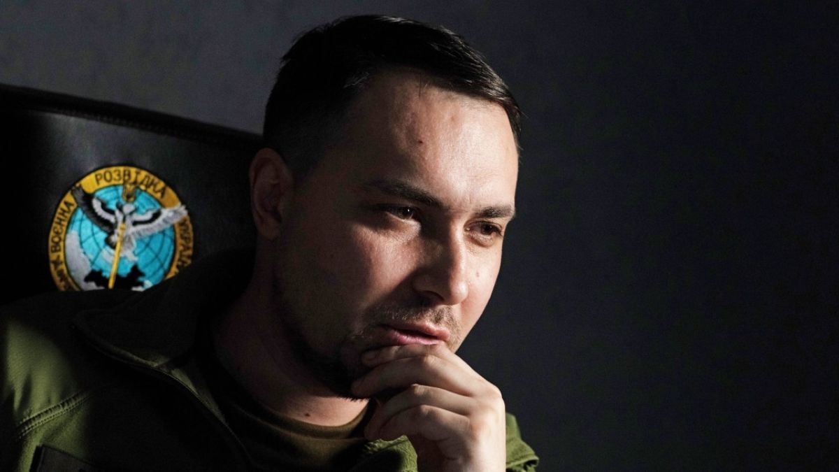 В кабинете Буданова окна заставлены мешками с песком В кабинете Буданова окна заставлены мешками с песком