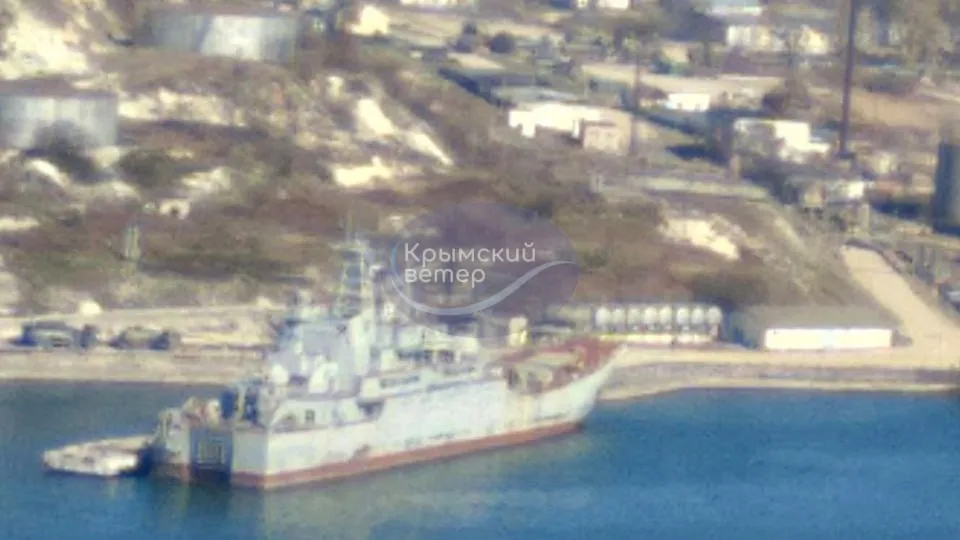 Великий десантний корабель у Графській бухті у Севастополі