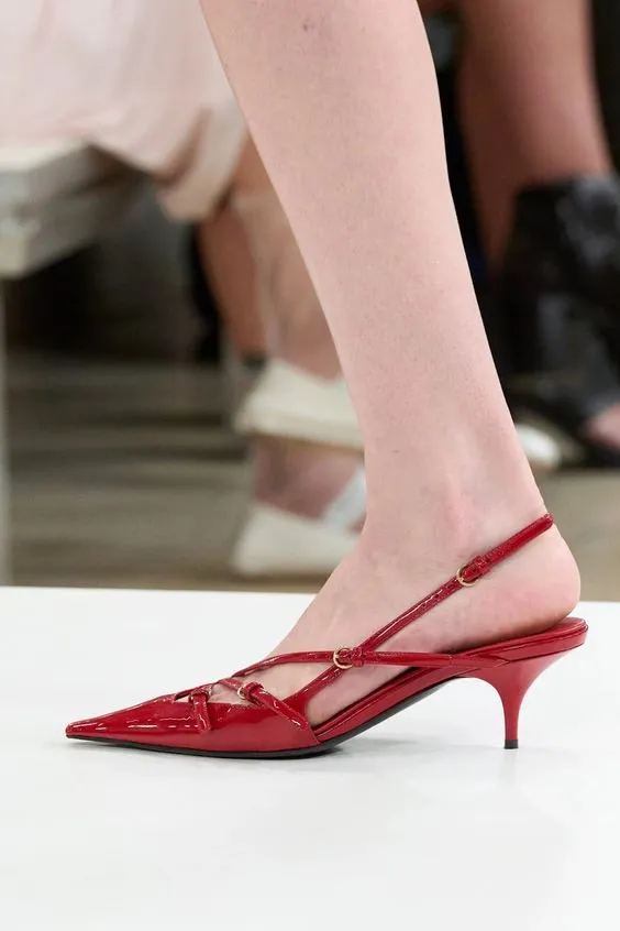 Трендове взуття на весну 2024 Трендове взуття на весну 2024
