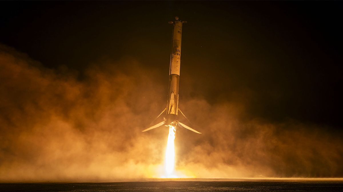 NASA та SpaceX пояснили, чому не скасували старт Falcon 9 з людьми попри тріщину в корпусі