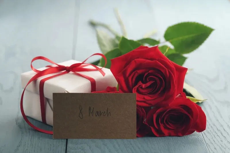 Подарунок для вчительки на 8 березня Подарунок для вчительки на 8 березня