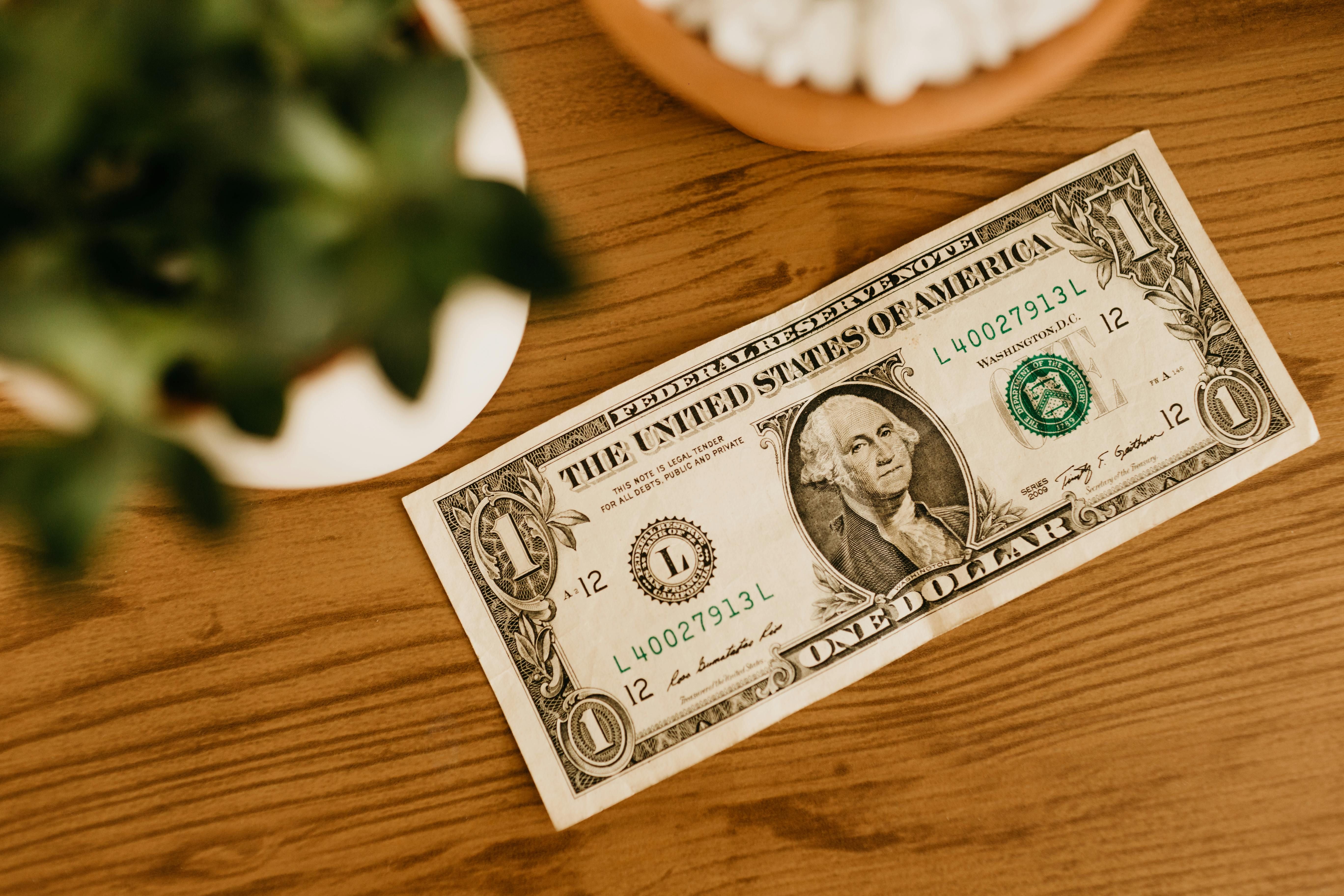 Сколько стоит доллар 5 марта - официальный курс от НБУ - как подорожали валюты