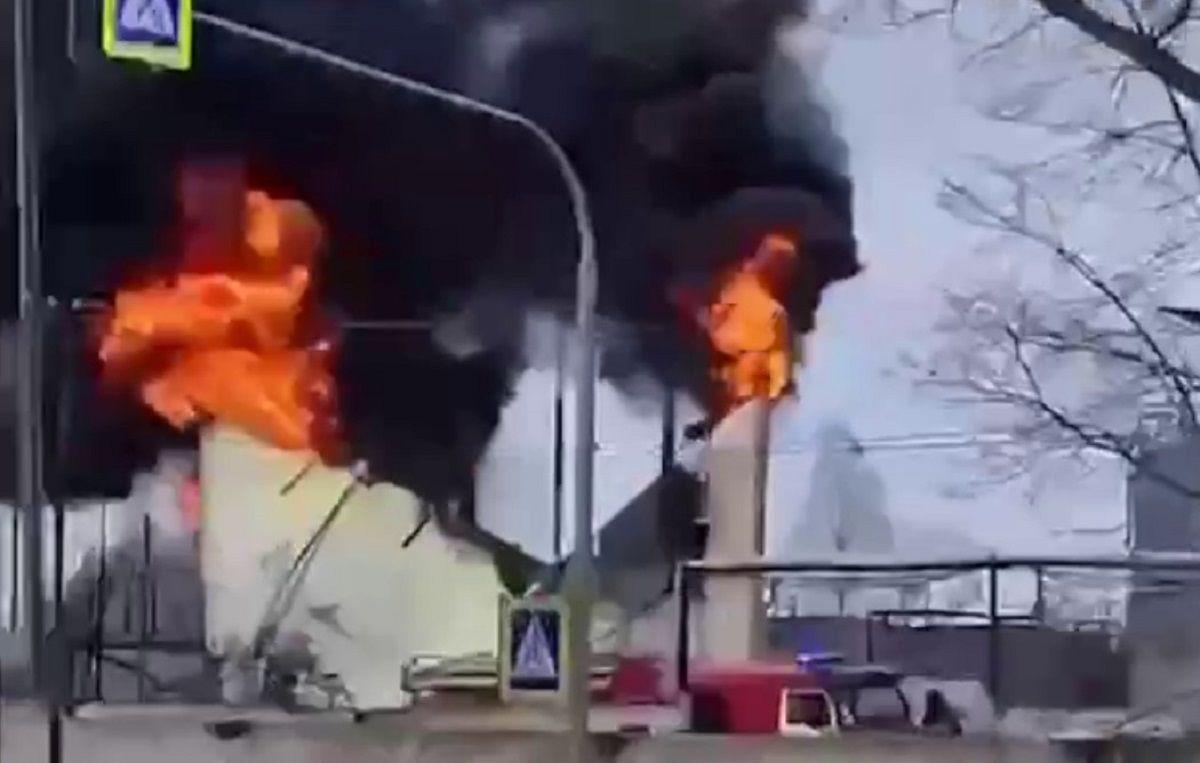 В Курской области беспилотник попал в склад горючего на территории комбината В Курской области беспилотник попал в склад горючего на территории комбината