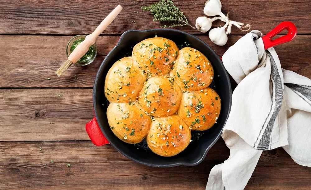 Как приготовить воздушные пончики с чесноком / Фото Shutterstock
