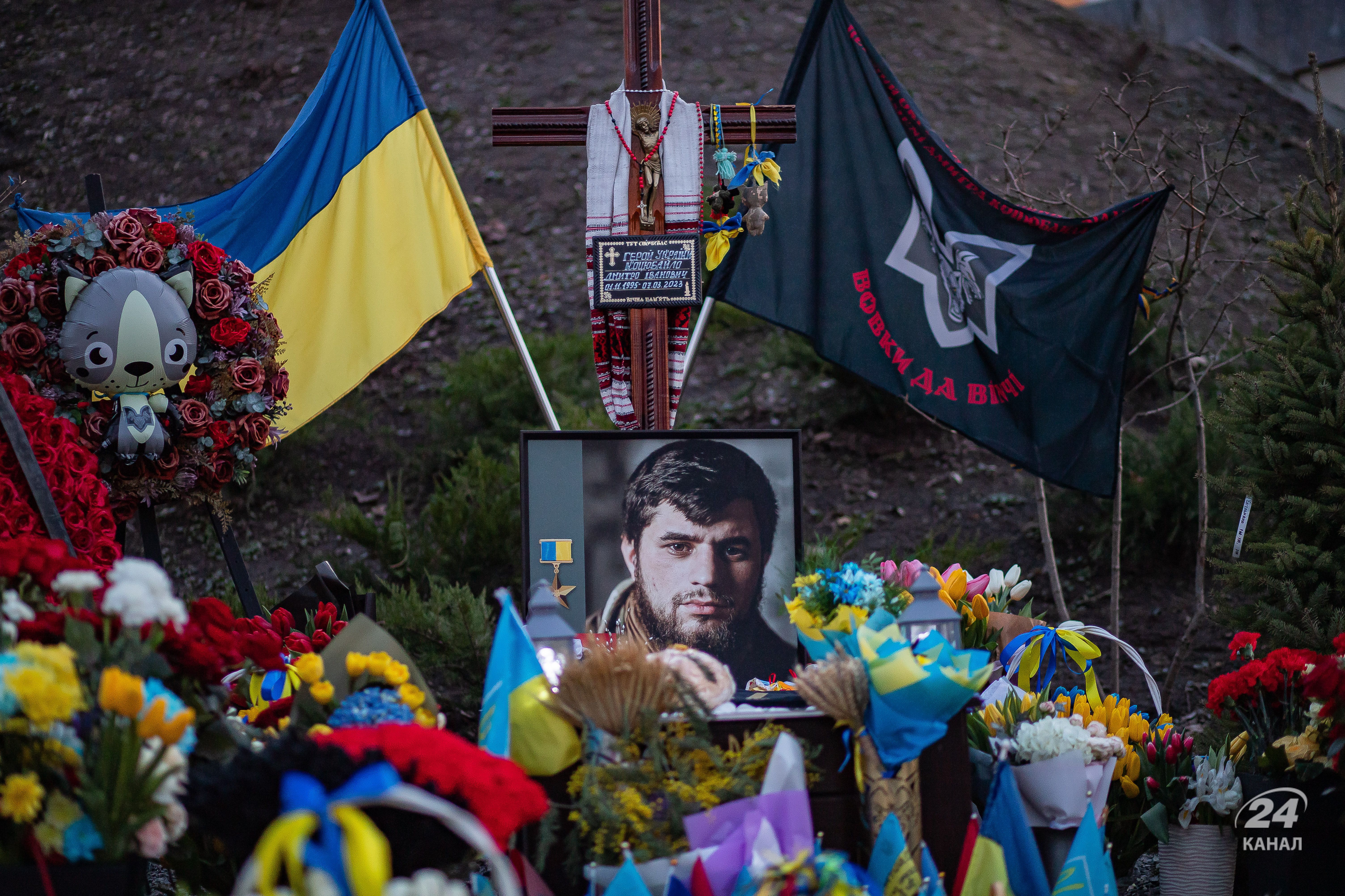 Могила Дмитра Коцюбайла Да Вінчі у Києві