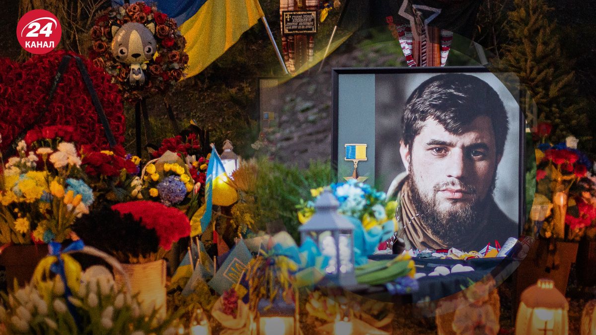 Украинцы 7 марта приходили к могиле Дмитрия "Да Винчи" Коцюбайло