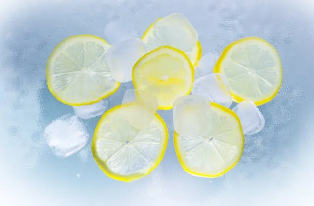 Порезанные лимоны нужно класть в холодильник
