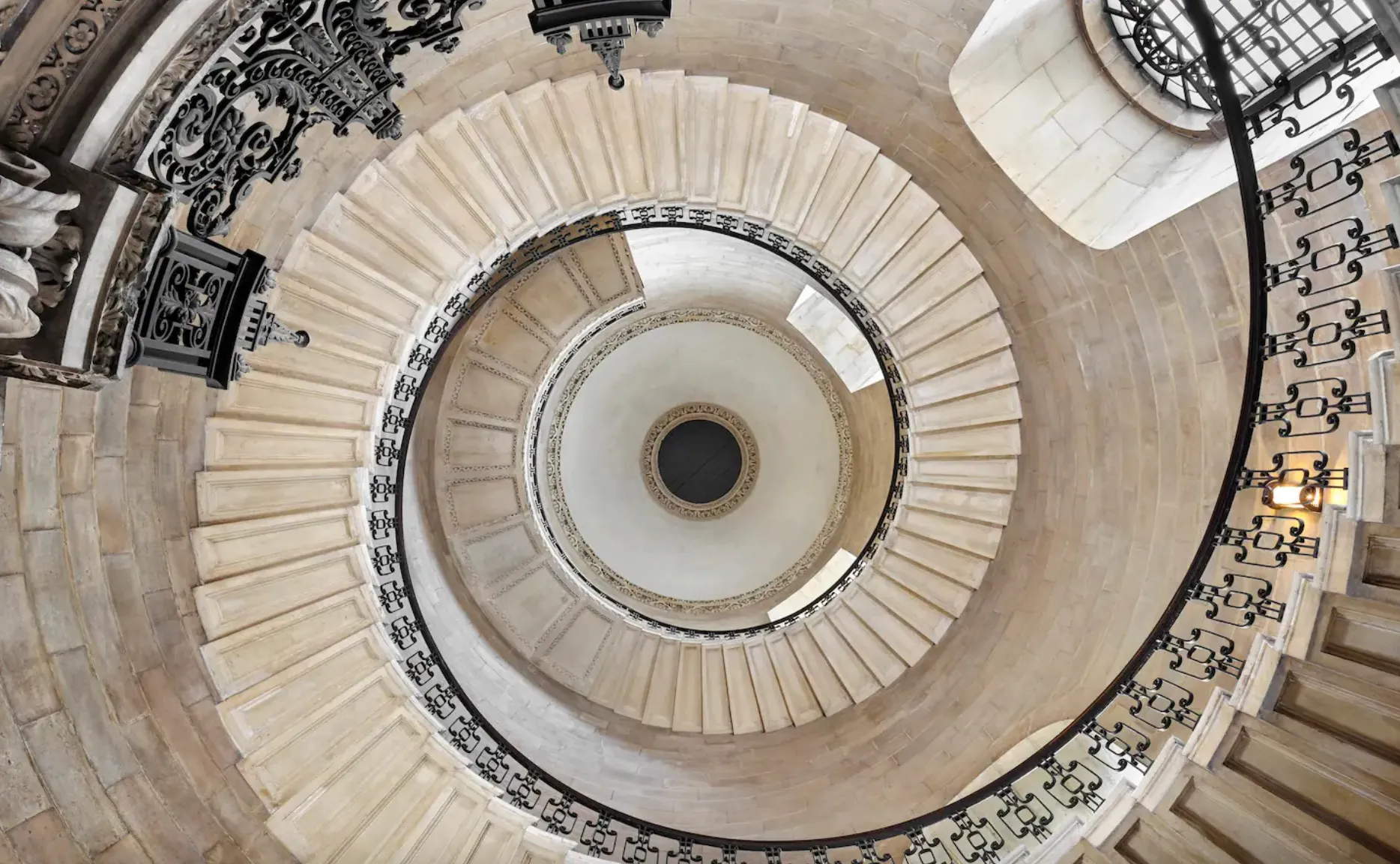 Бронирование библиотеки будет доступно только одну ночь Бронирование библиотеки будет доступно только одну ночь