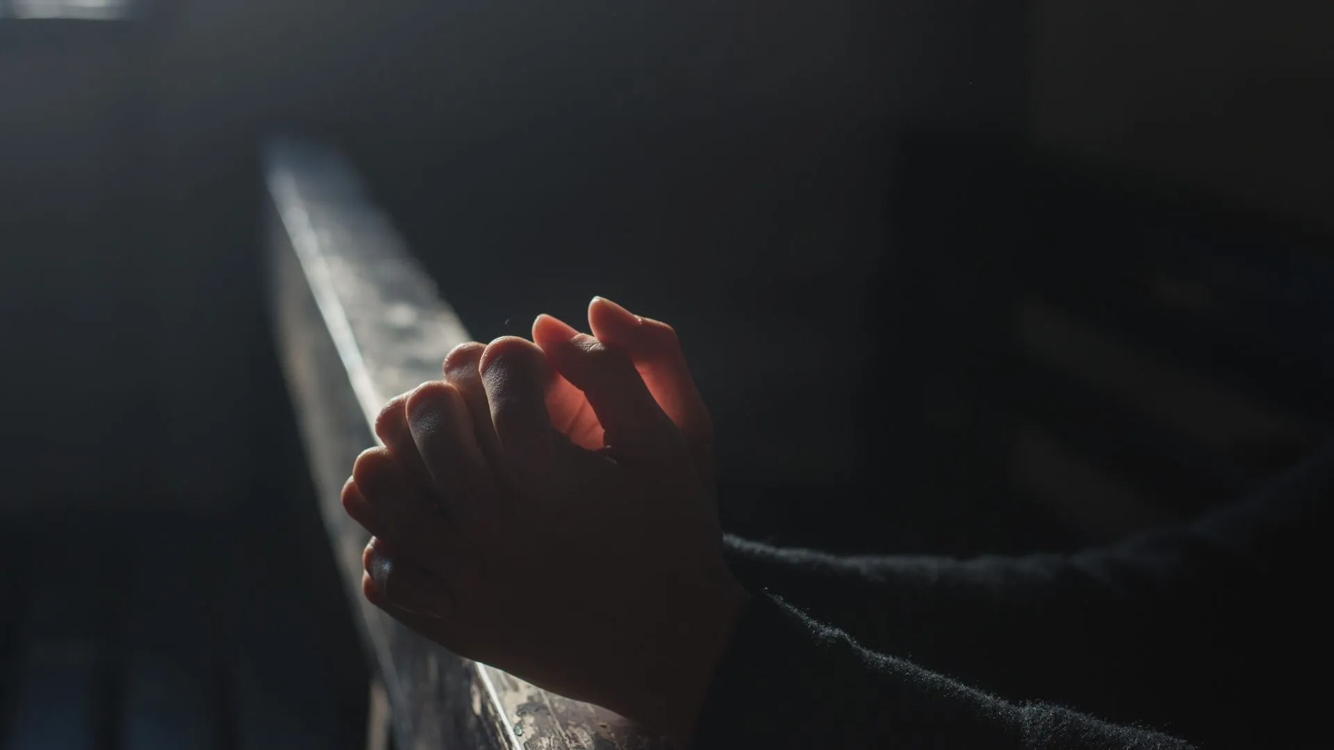 Человек молится Человек молится