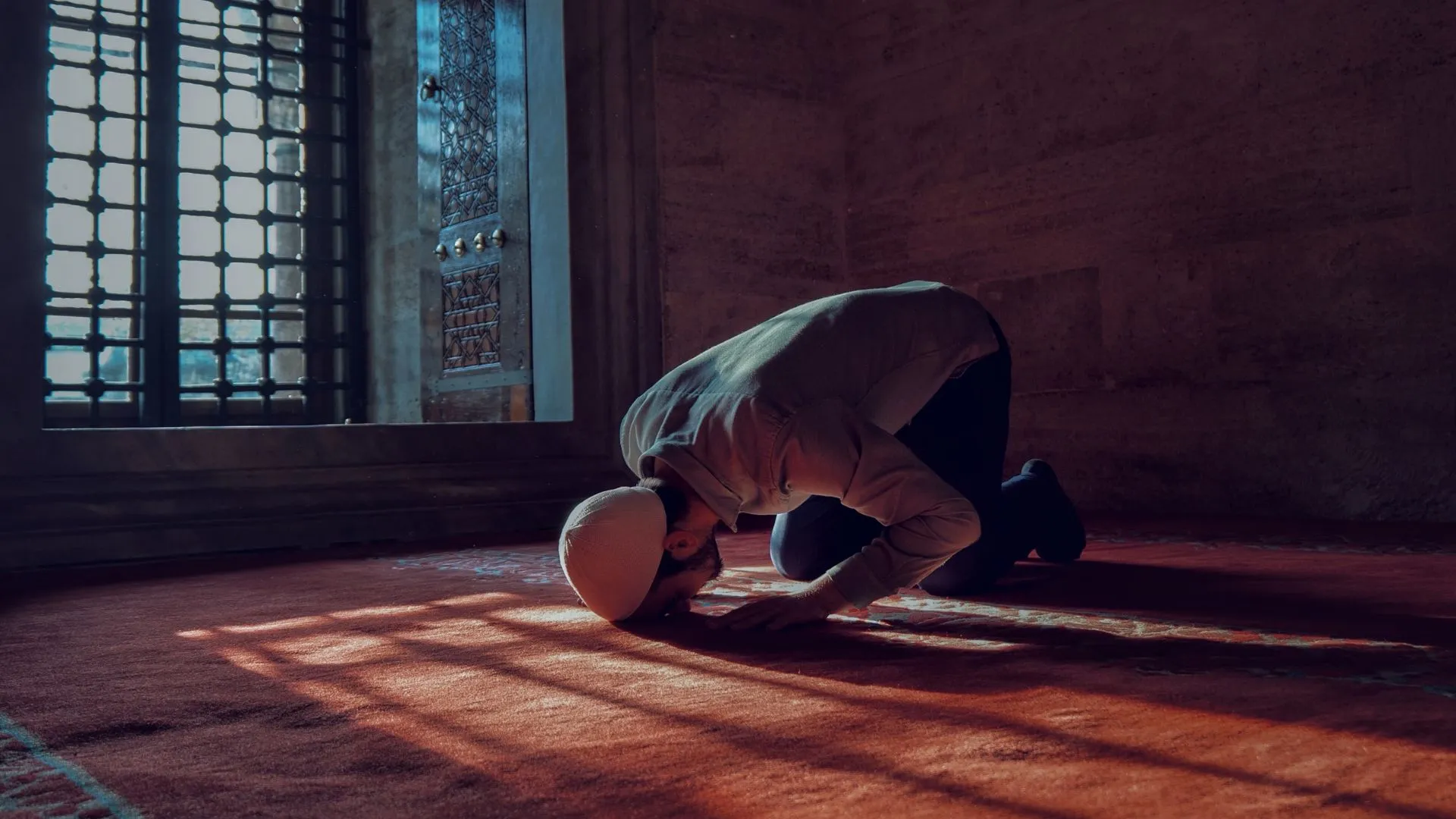 Людина молиться