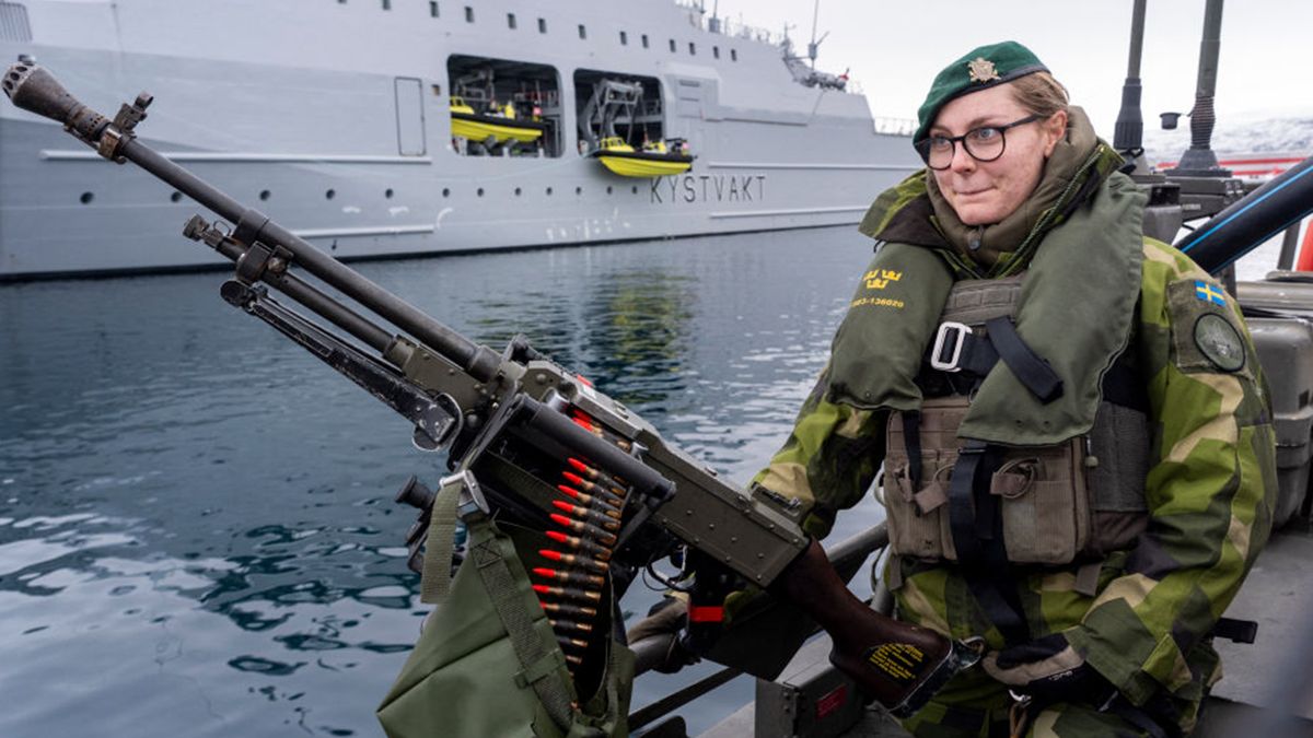 Сікорський заявляє, що солдати НАТО можуть бути вже в Україні Сікорський заявляє, що солдати НАТО можуть бути вже в Україні