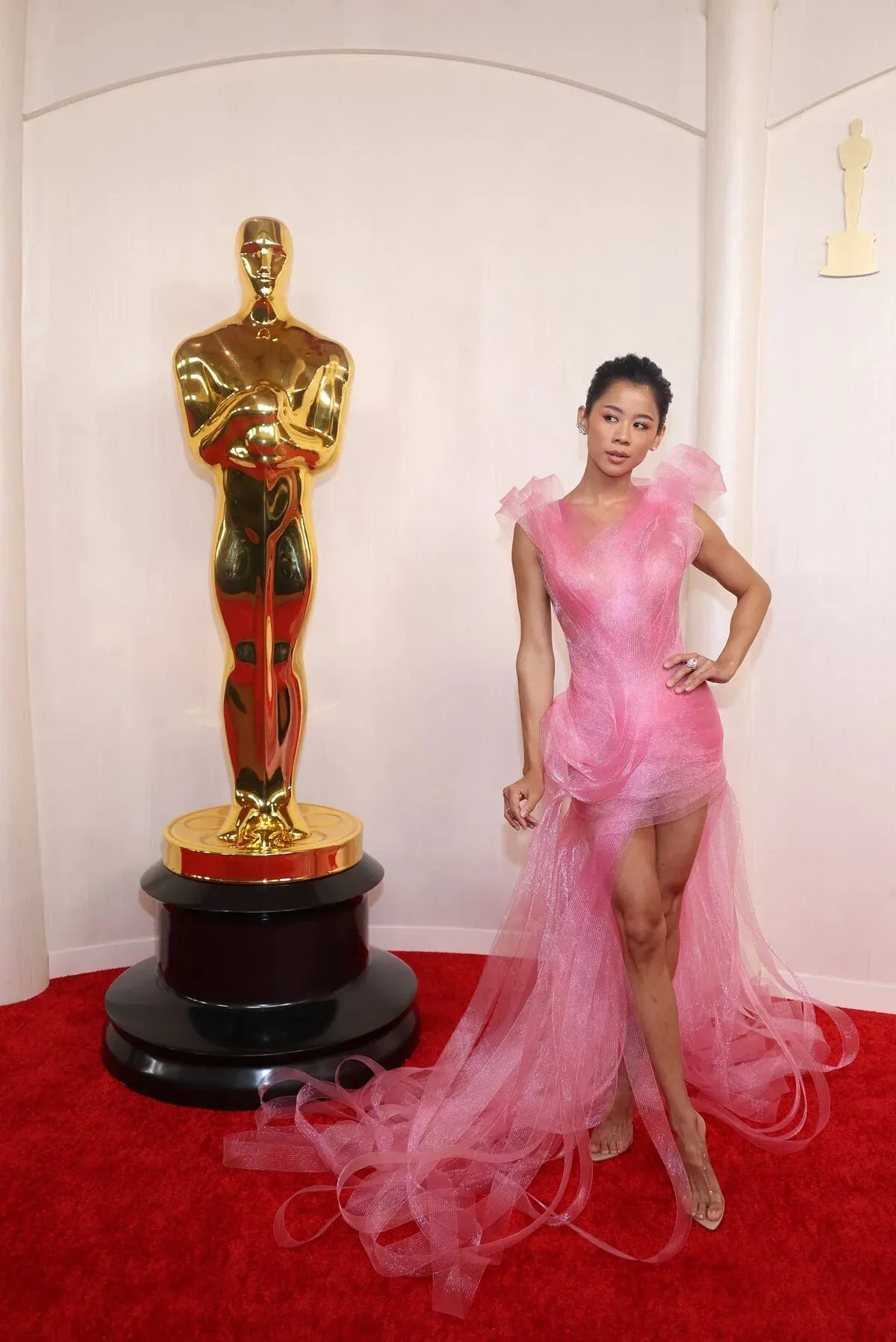 Лиа Льюис в платье украинского бренда на Оскар-2024