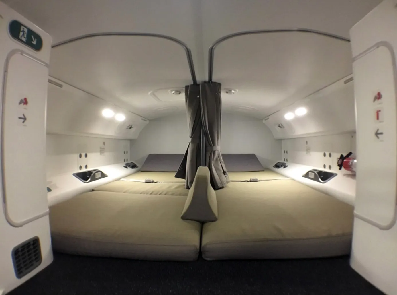 Кімната відпочинку екіпажу в Boeing 787 Korean Air