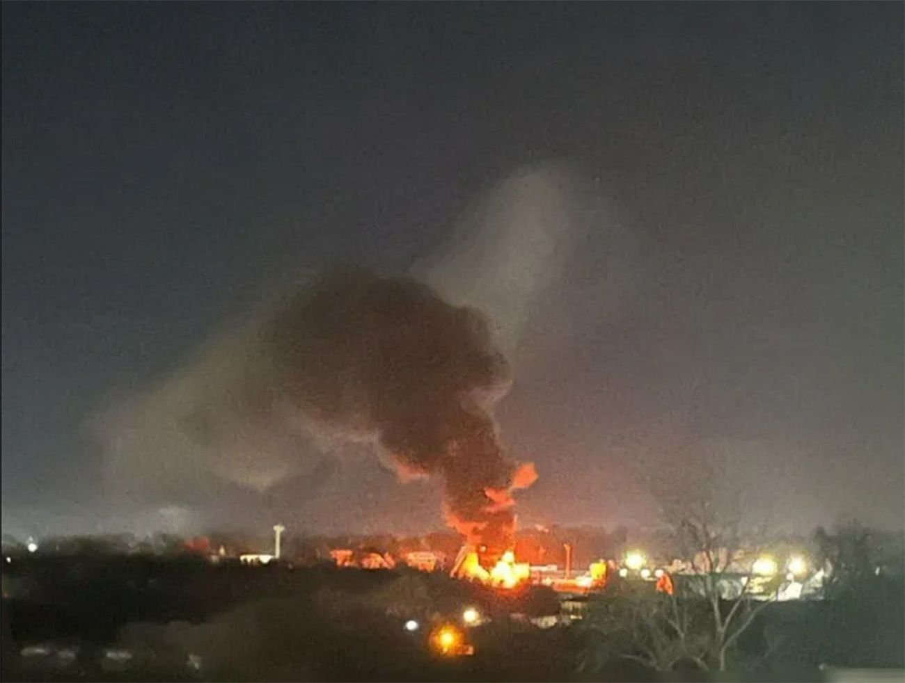 Нефтебазу в Орле атаковал беспилотник Нефтебазу в Орле атаковал беспилотник