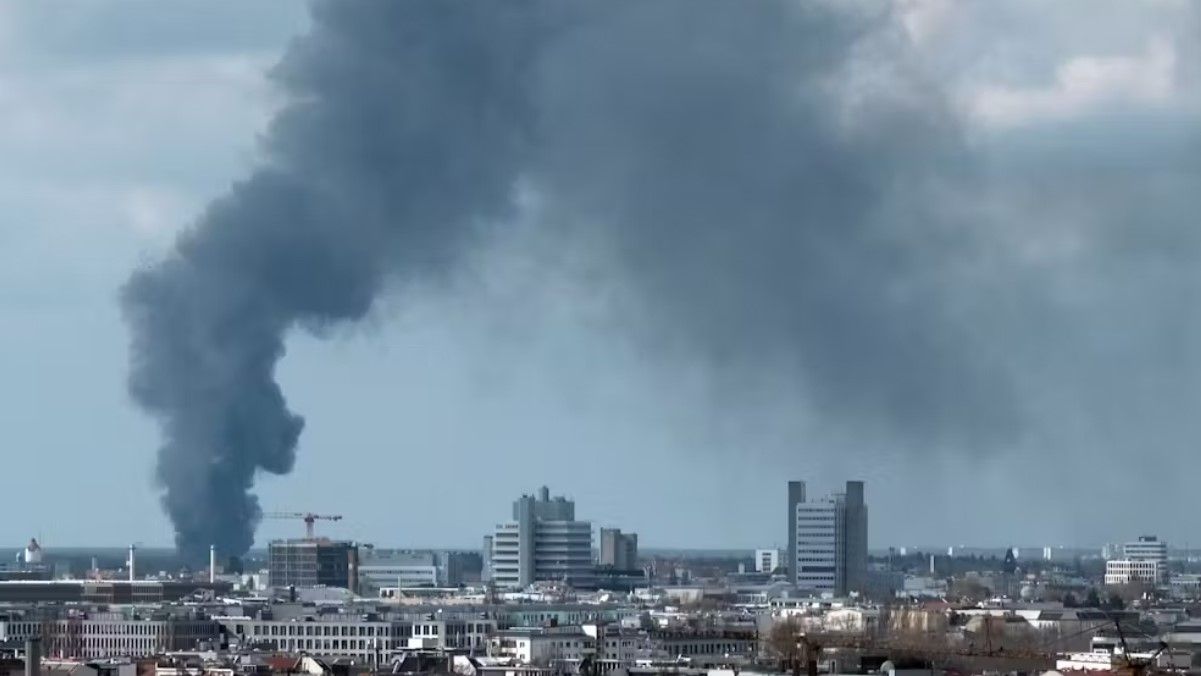 В Берлине пожар в лагере для беженцев В Берлине пожар в лагере для беженцев