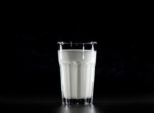 Молоко может навредить сну