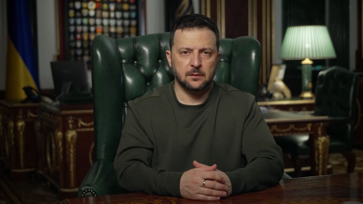 Зеленский обратился к украинцам Зеленский обратился к украинцам