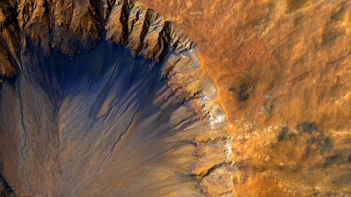 На Марсе нашли огромный вулкан, разрушенный эрозией