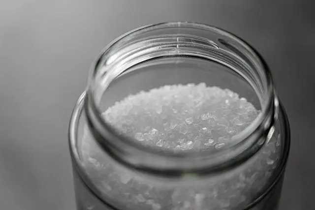 Лишнюю соль из блюда можно вытянуть
