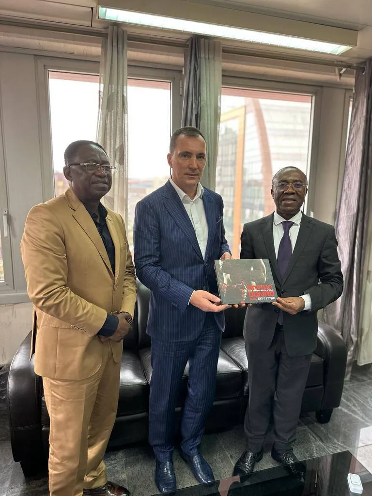 Владимир Продивус с министром лесного хозяйства и фауны Камеруна и президентом Африканской конфедерации бокса Владимир Продивус с министром лесного хозяйства и фауны Камеруна и президентом Африканской конфедерации бокса