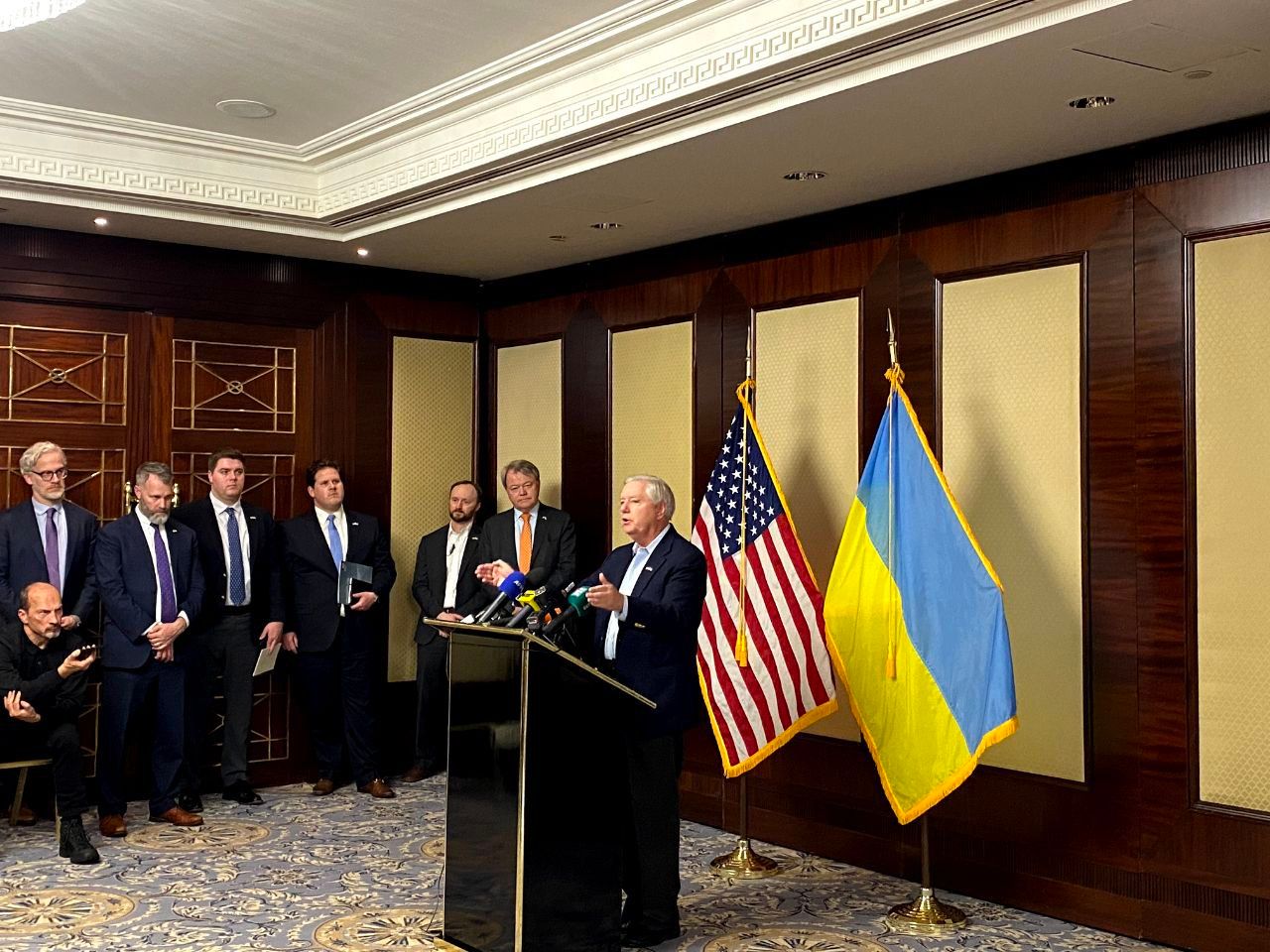 Путин - незаконный президент, он руководит террористическим государством, - сенатор Грэм - 24 Канал Путин - незаконный президент, он руководит террористическим государством, - сенатор Грэм - 24 Канал