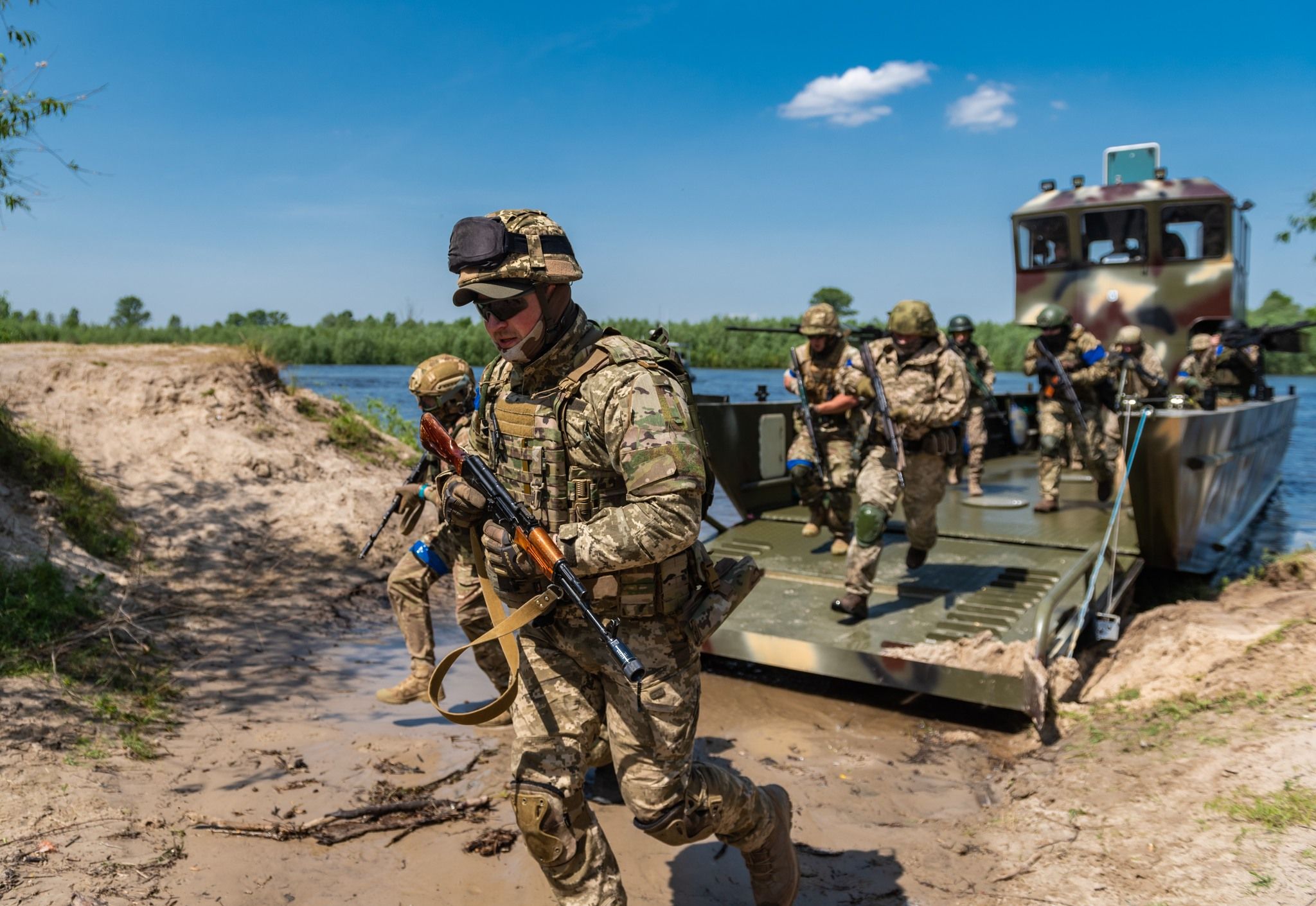 Сили оборони дадуть відсіч ворогу на правобережжі Дніпра Сили оборони дадуть відсіч ворогу на правобережжі Дніпра