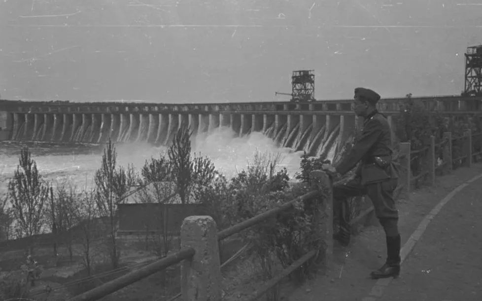 Подрыв ДнепроГЭС Подрыв ДнепроГЭС