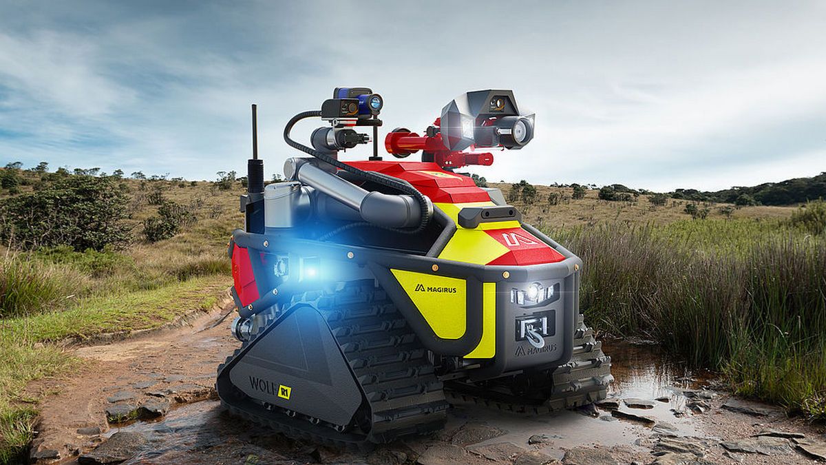 Робота Magirus Wolf R1 залучили до гасіння пожежі на Одещині Робота Magirus Wolf R1 залучили до гасіння пожежі на Одещині