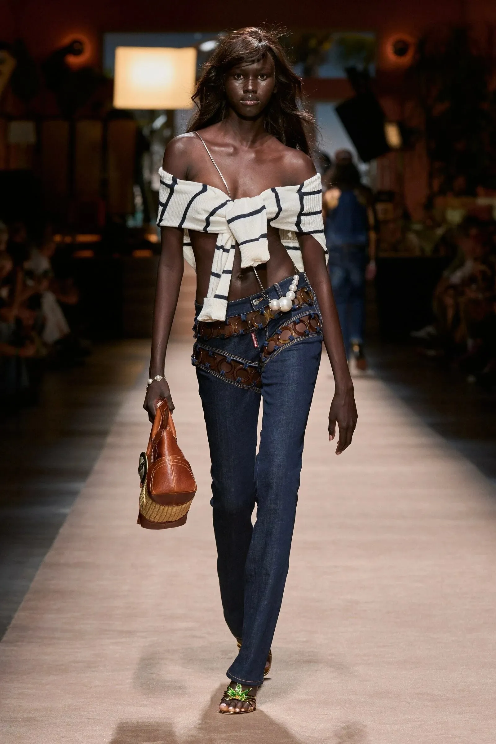 вузькі джинси повернулися в моду вузькі джинси повернулися в моду