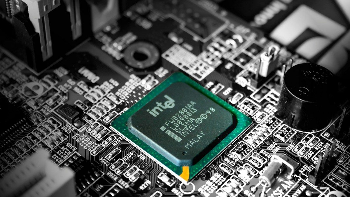 Державним комп'ютерам у Китаї заборонили використання чипів Intel та AMD