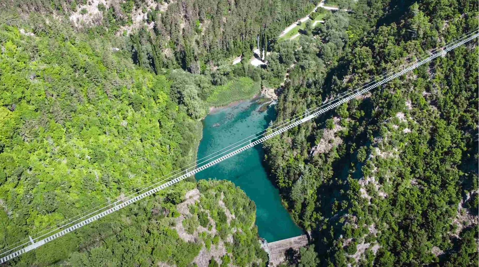 Мост расположен на высоте 175 метров над долиной