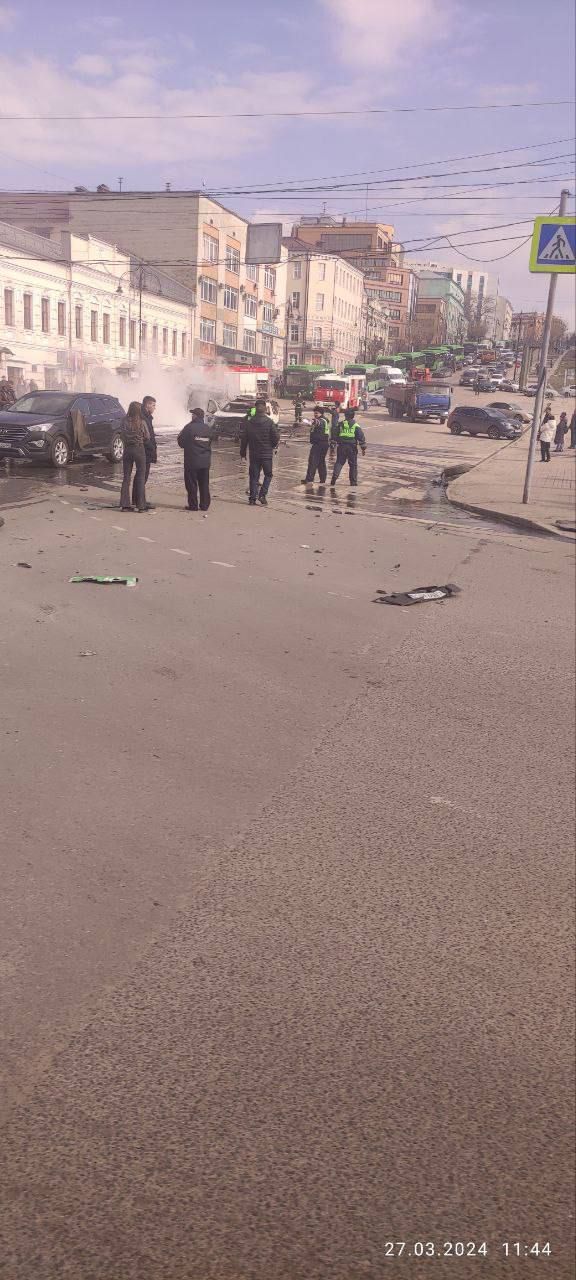 Автомобиль сгорел после ДТП в Курске Автомобиль сгорел после ДТП в Курске