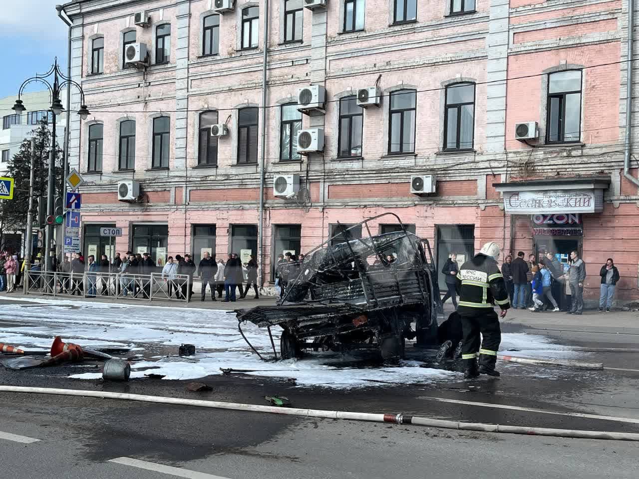Автомобиль сгорел после ДТП в Курске