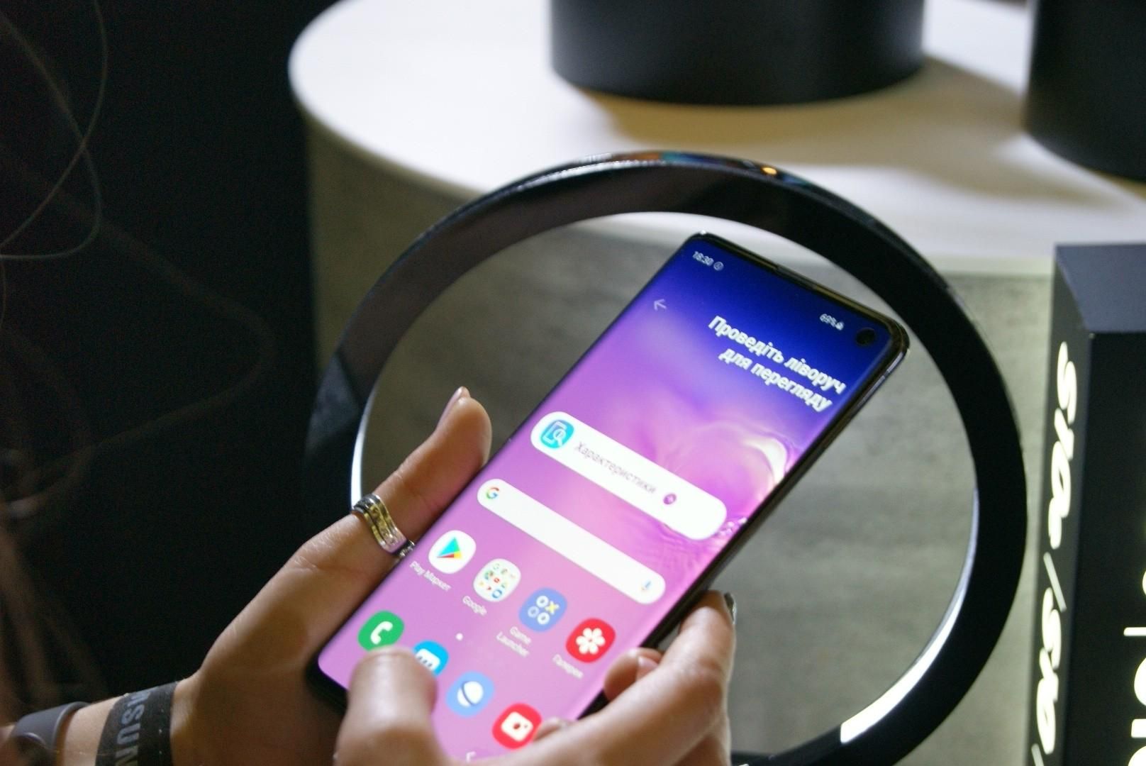 Samsung більше не буде приймати карти Мир
