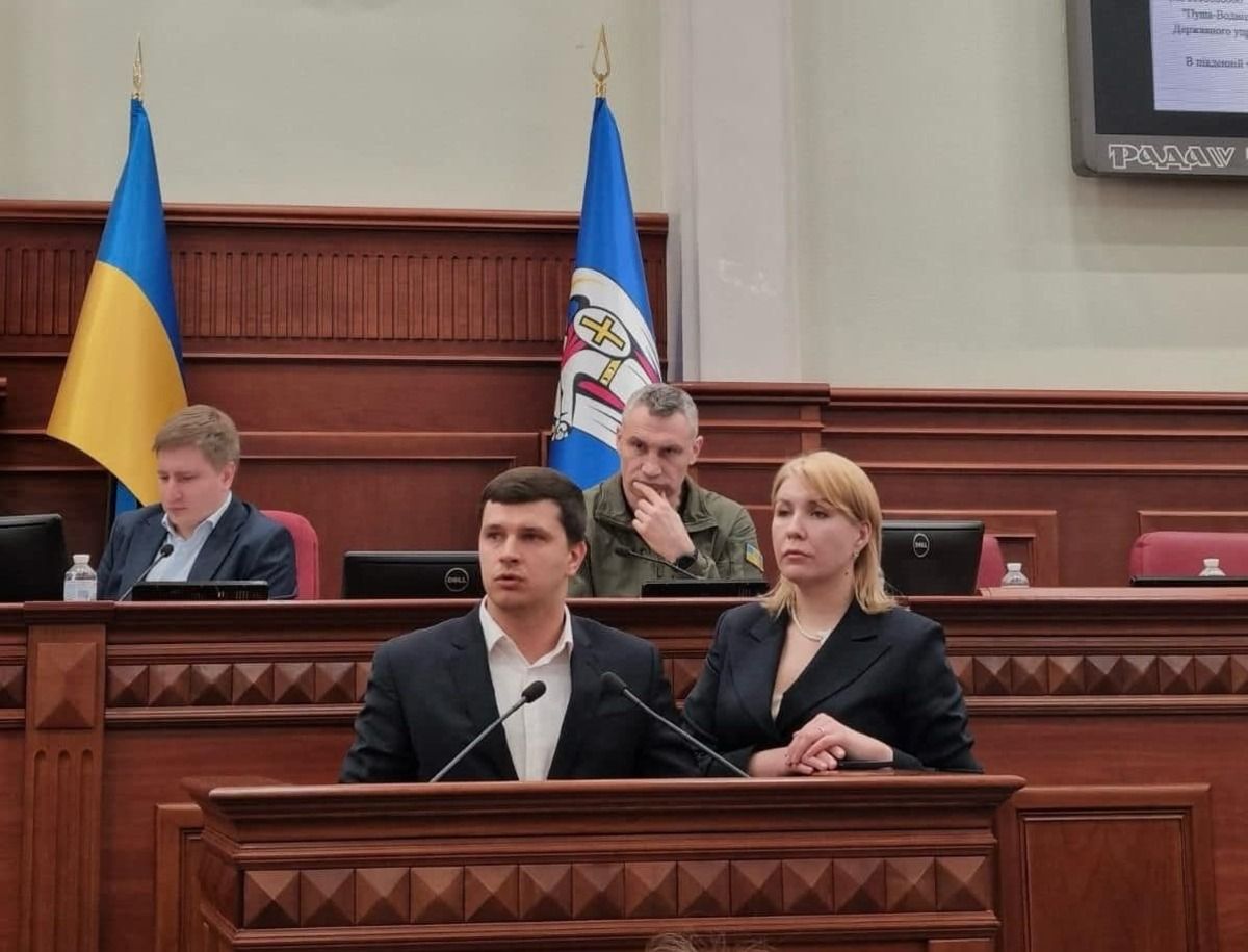 Депутати Київради вимагають прибрати паркан від озера Міністерка Депутати Київради вимагають прибрати паркан від озера Міністерка