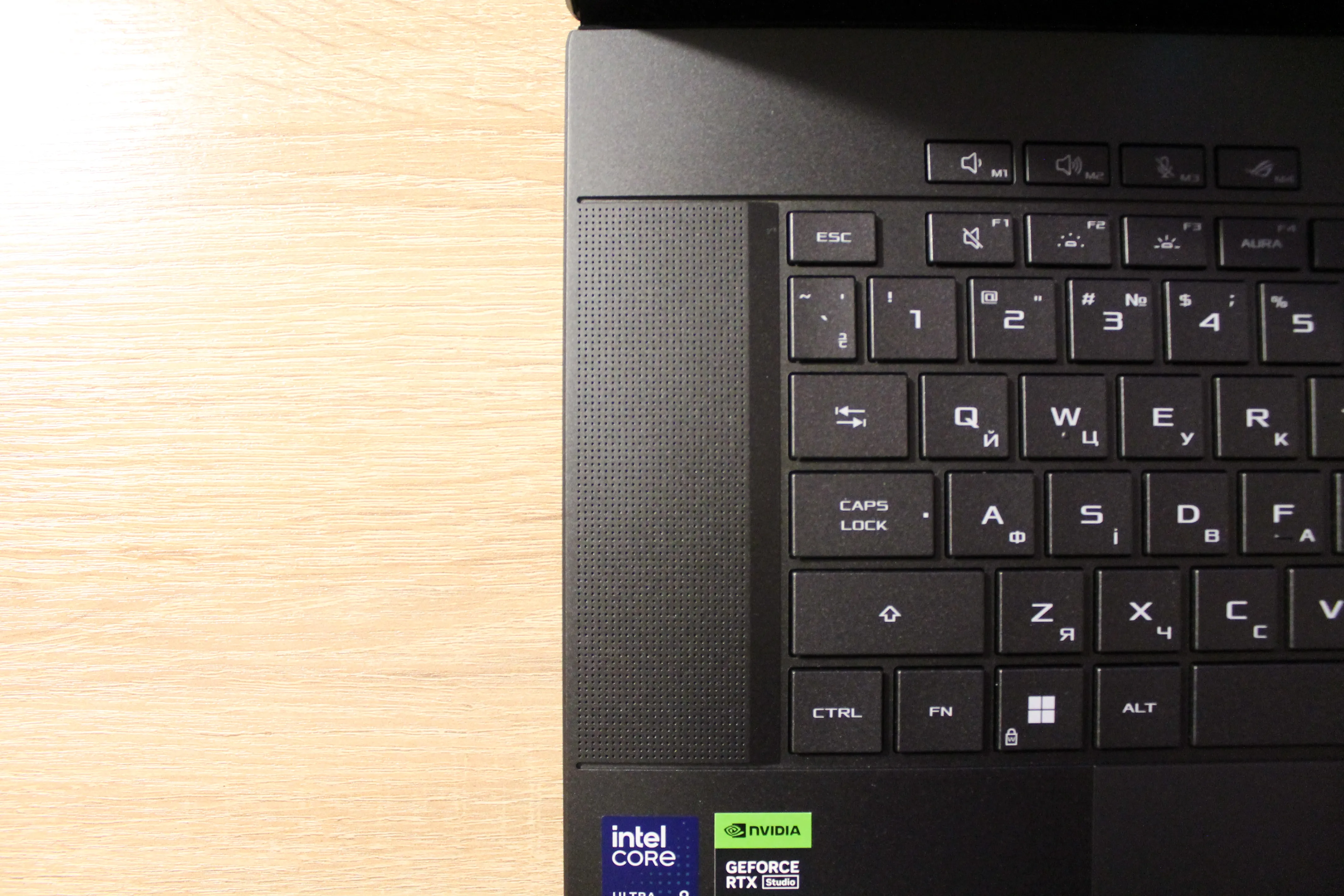 ASUS ROG Zephyrus G16 (2024) ASUS ROG Zephyrus G16 (2024)