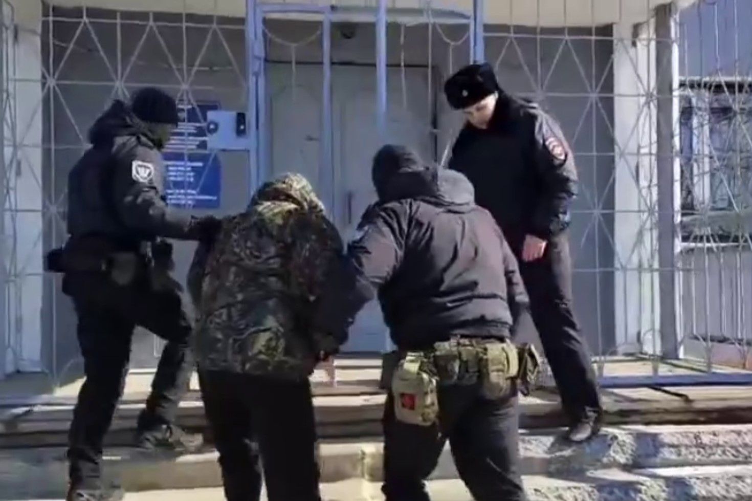 У Росії затримують людей через коментарі про теракт у "Крокусі"