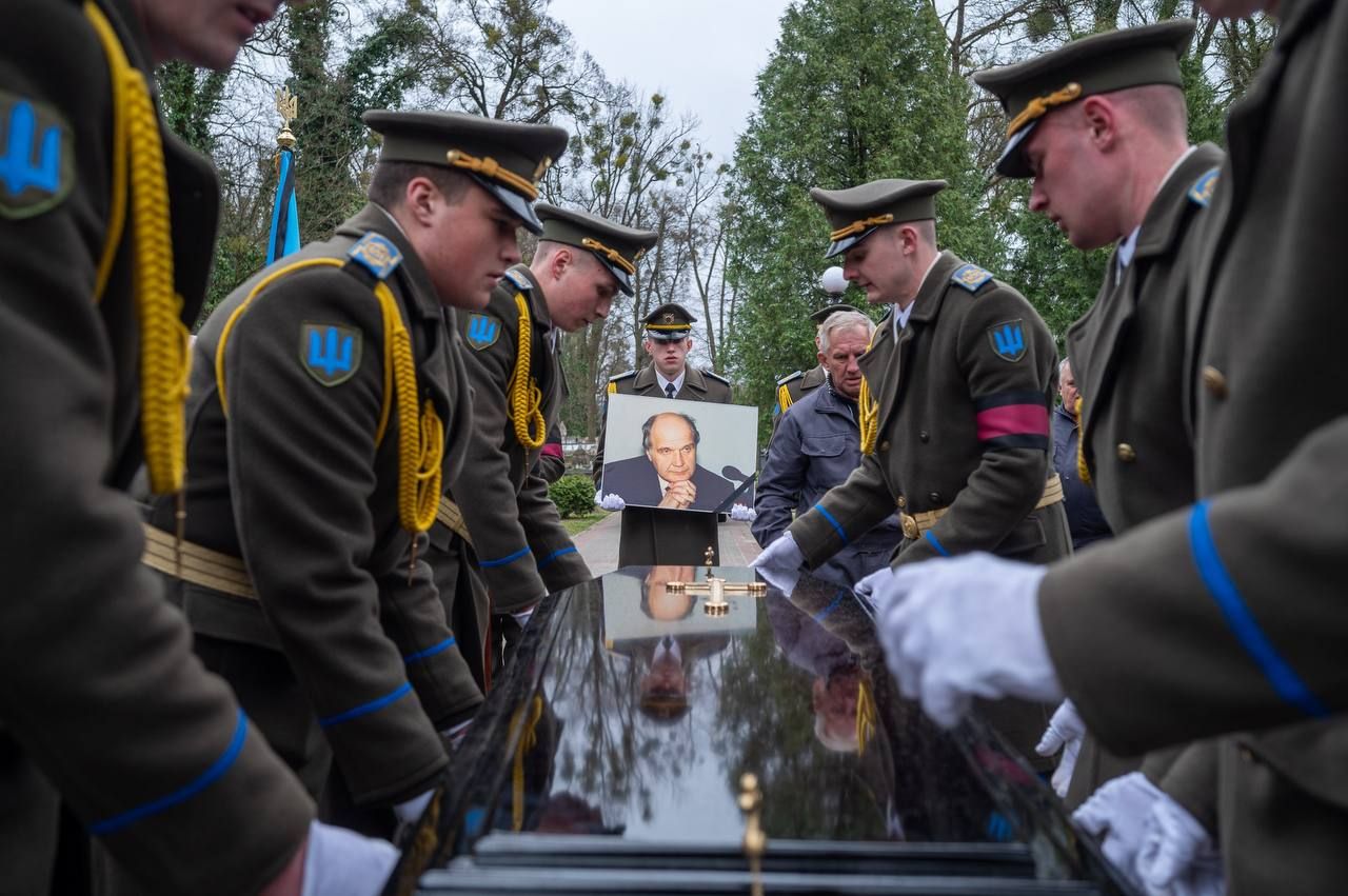 Во Львове похоронили Игоря Юхновского Во Львове похоронили Игоря Юхновского