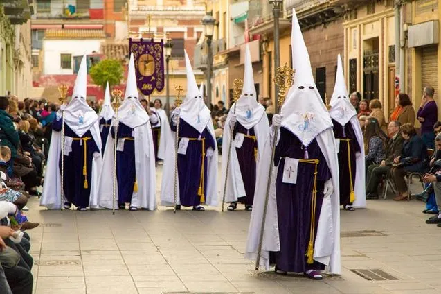 Пасхальное шествие в Севилье