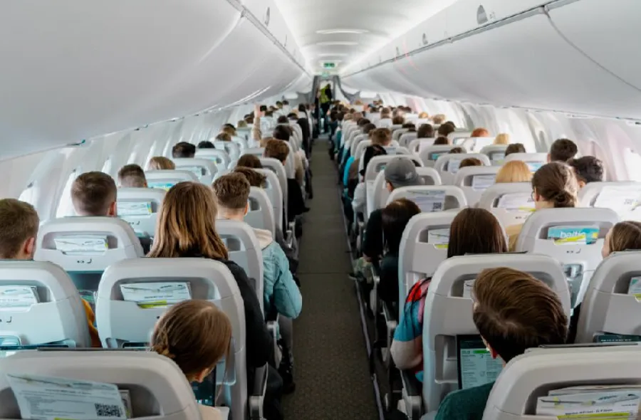 Для тестирования собрали полный самолет сотрудников AirBaltic и Starlink