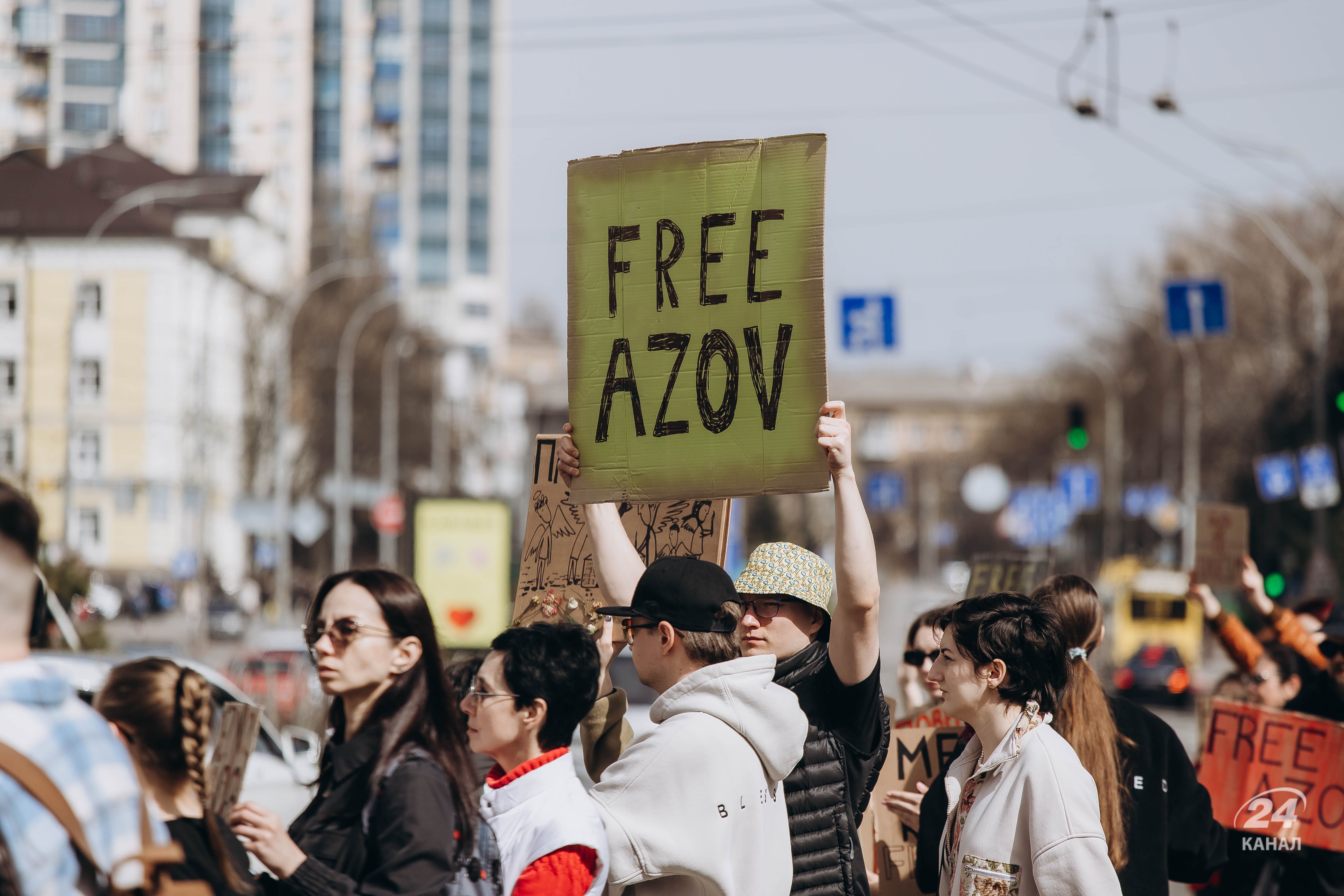 У Києві пройшла акція на підтримку полонених азовців