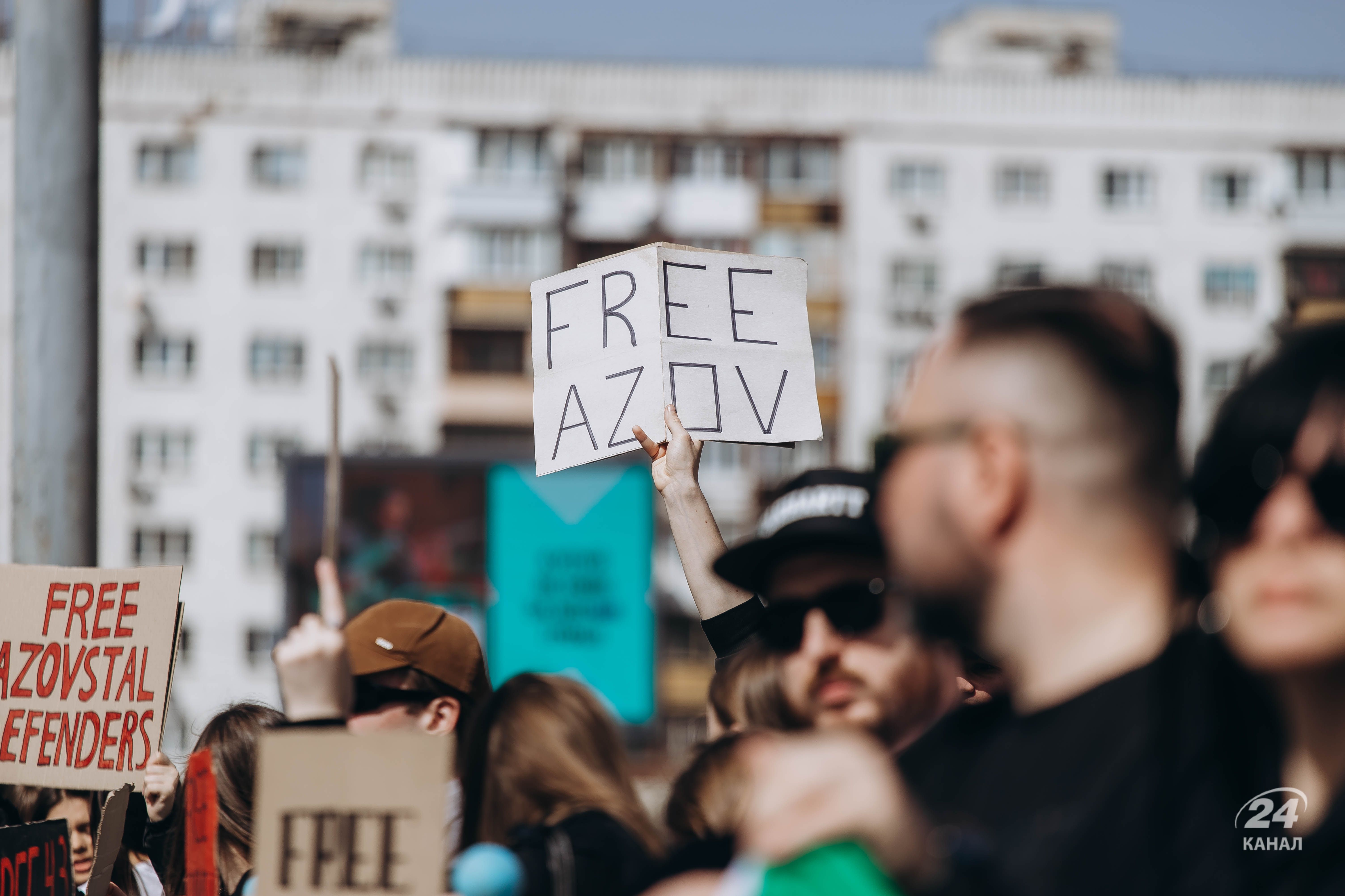 У Києві пройшла акція на підтримку полонених азовців