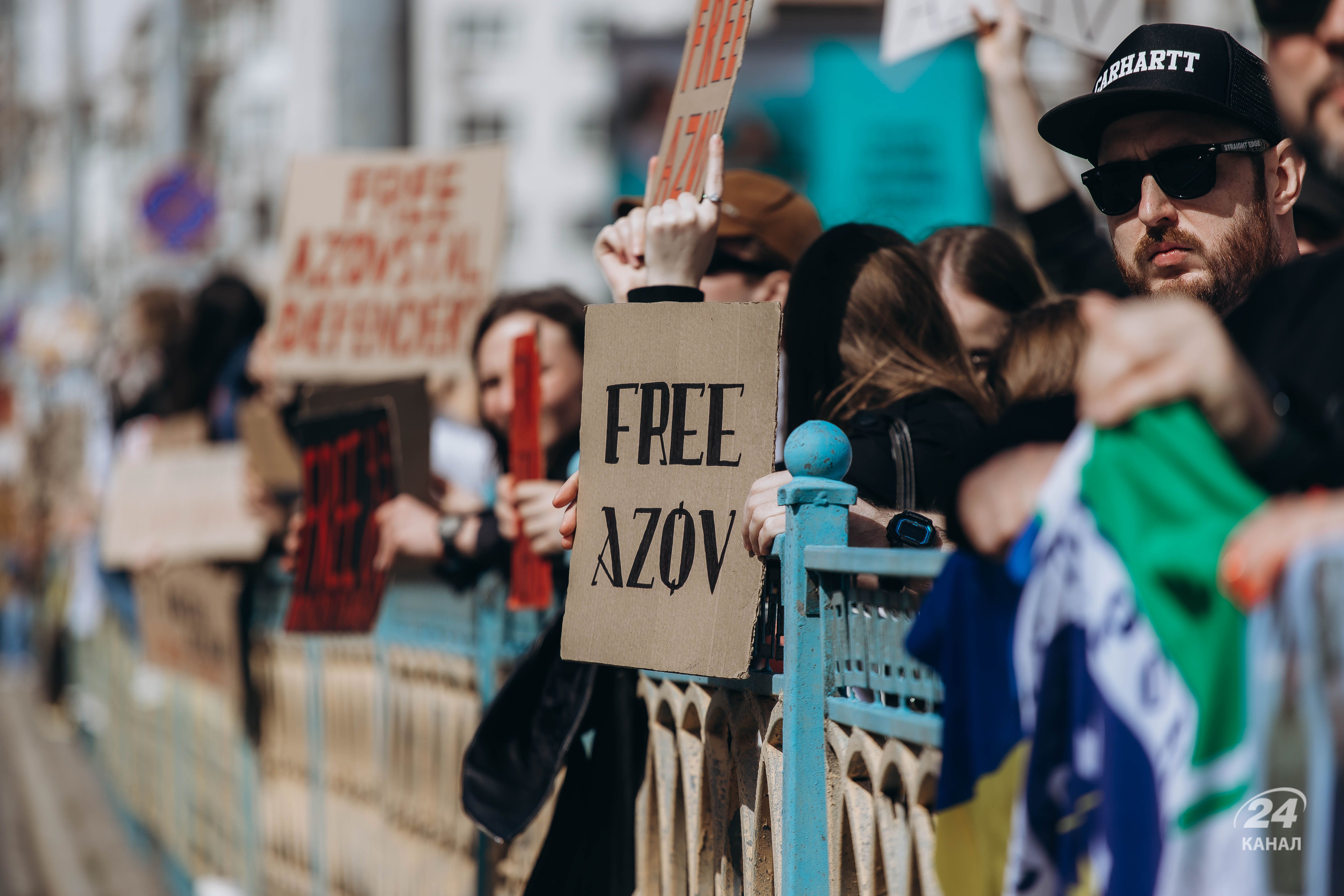 У Києві пройшла акція на підтримку полонених азовців