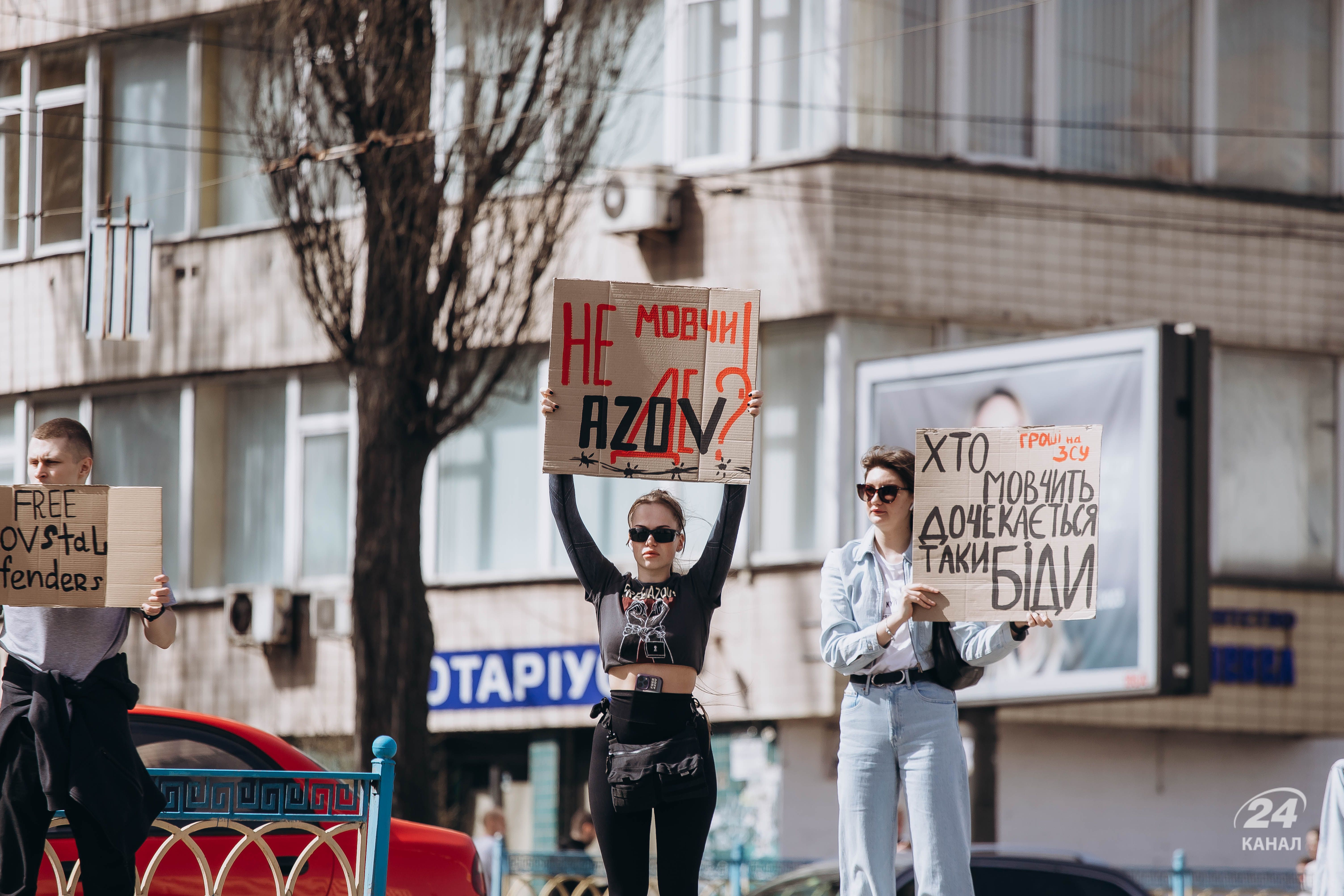 У Києві пройшла акція на підтримку полонених азовців