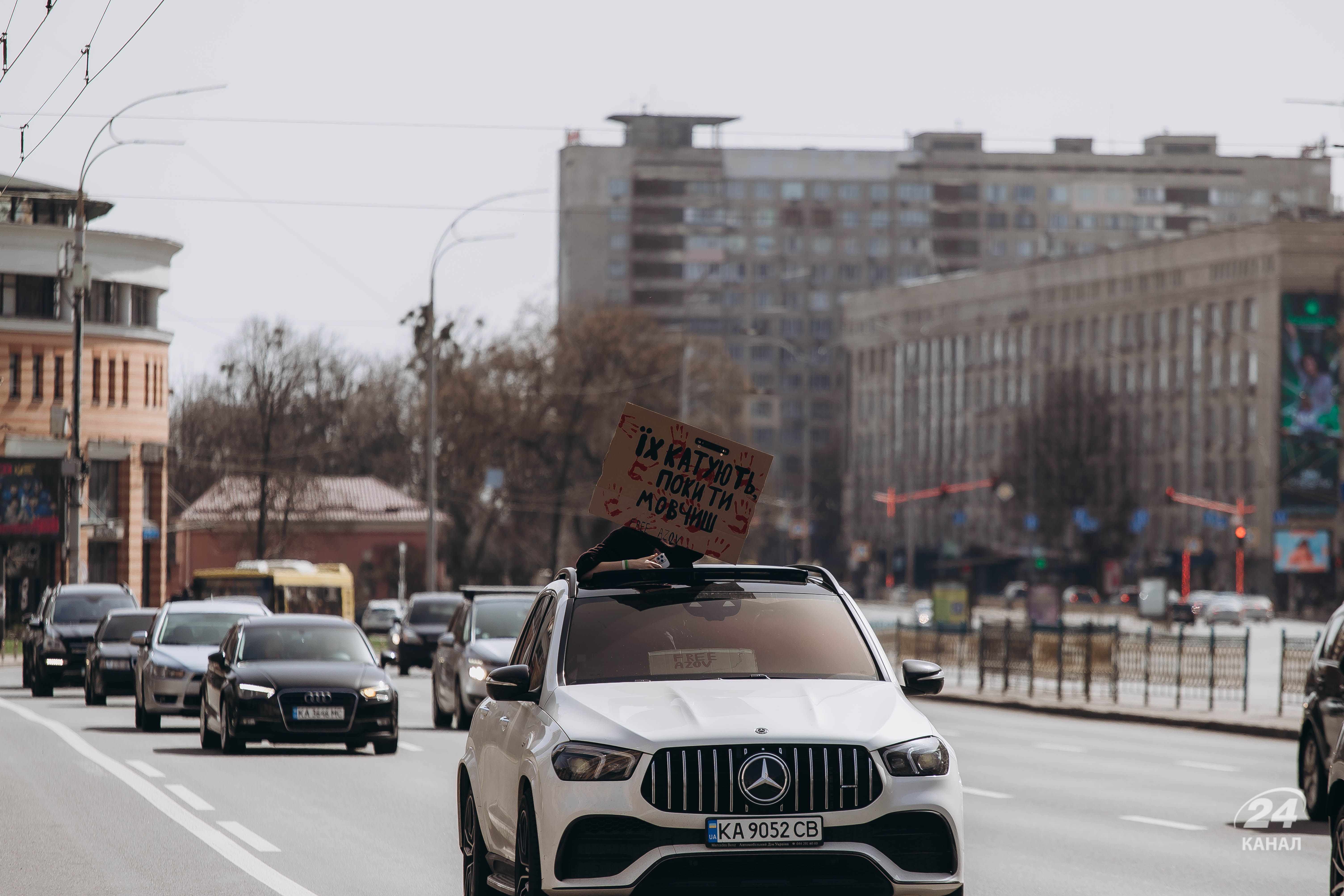 У Києві пройшла акція на підтримку полонених азовців