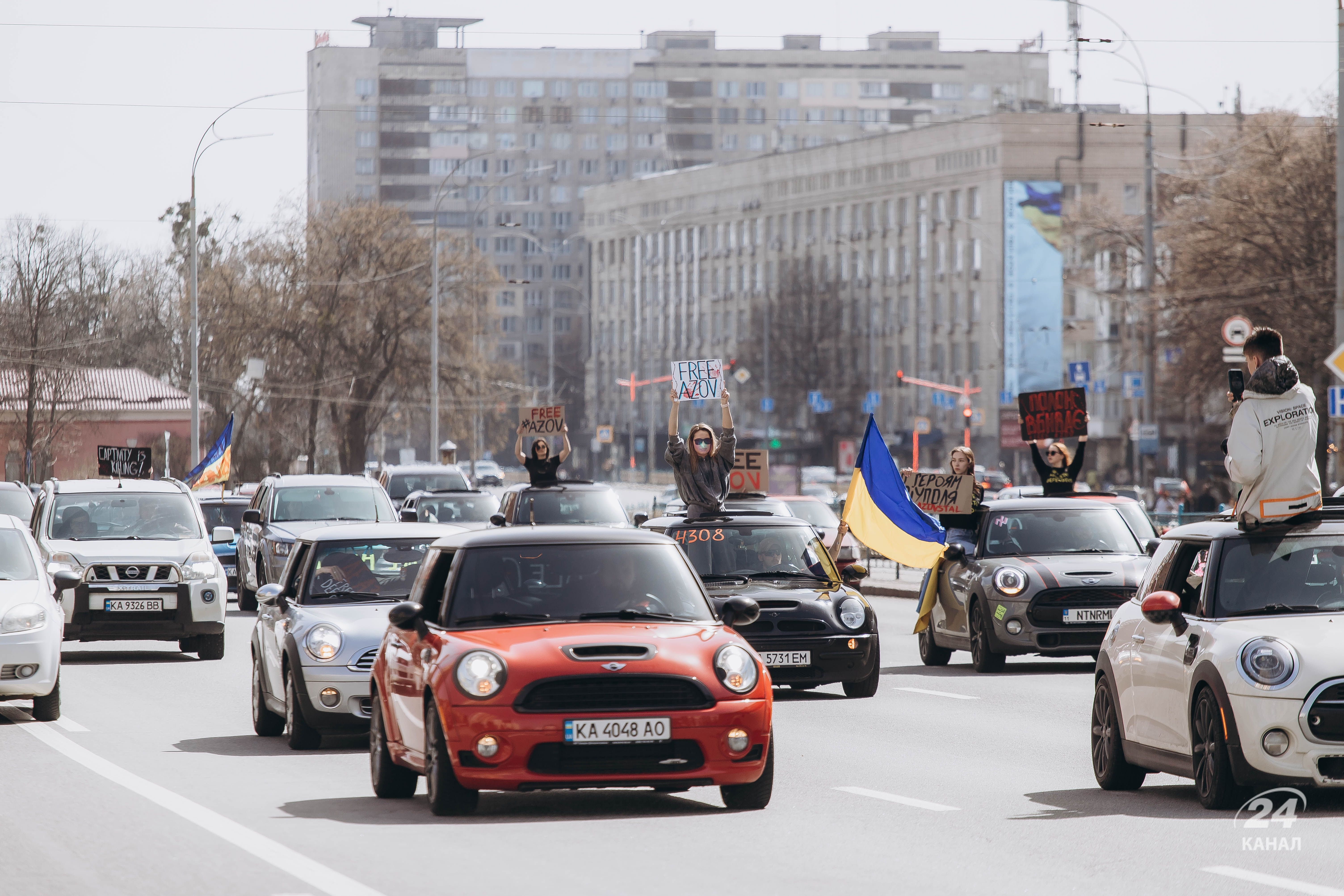 У Києві пройшла акція на підтримку полонених азовців