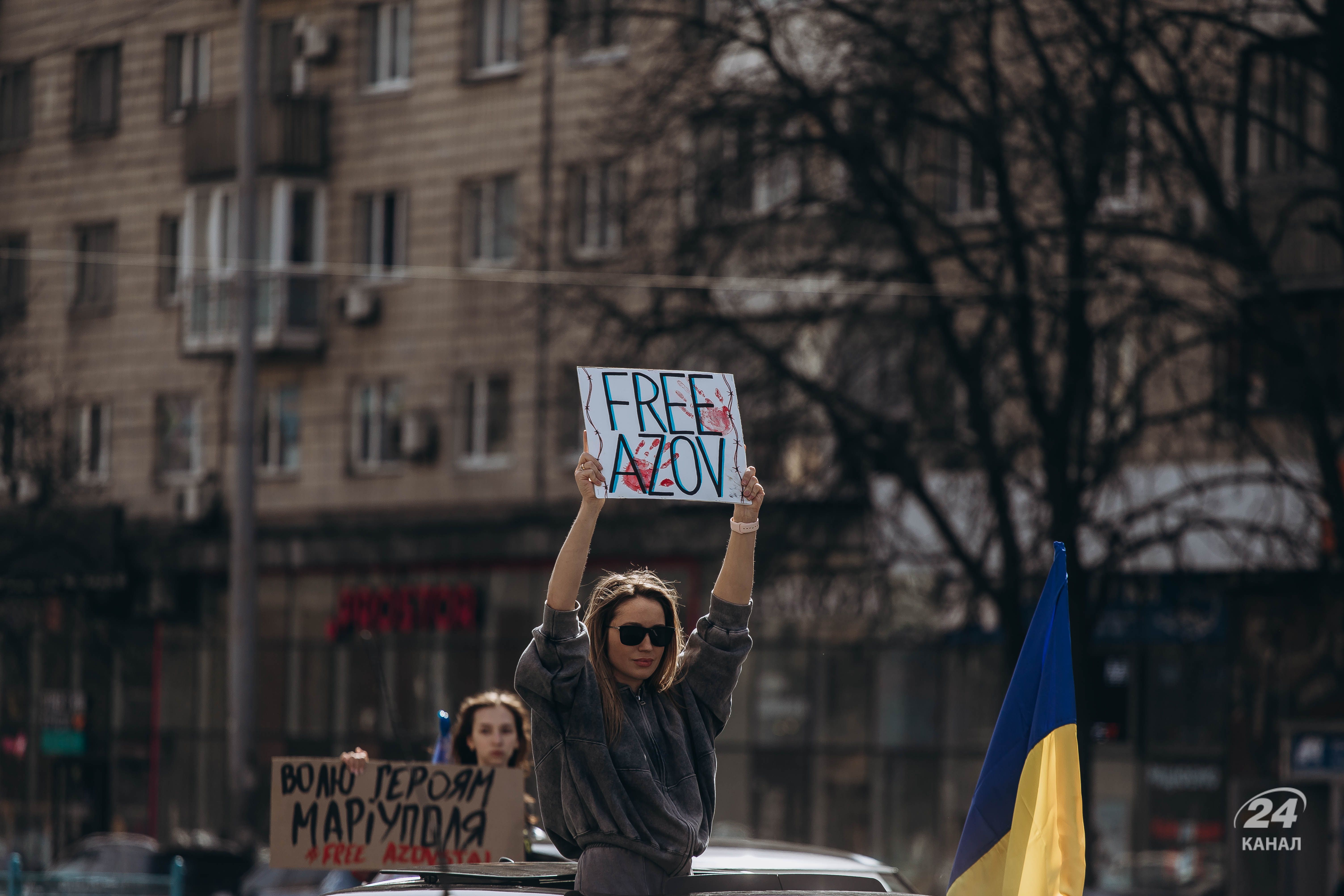 У Києві пройшла акція на підтримку полонених азовців