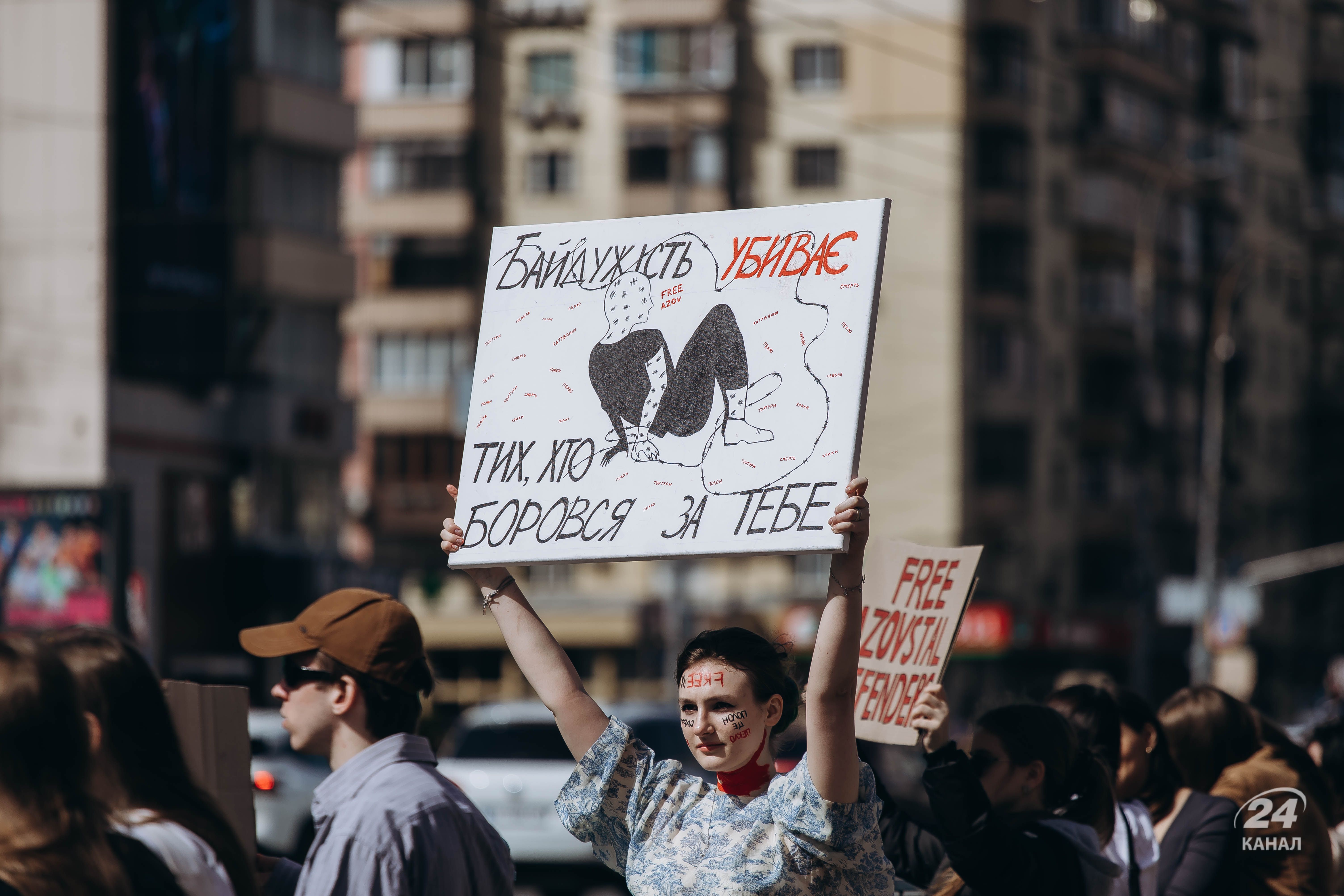 У Києві пройшла акція на підтримку полонених азовців